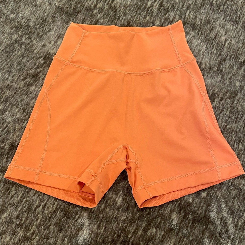 BB spin shorts in the color bowie. Size small.